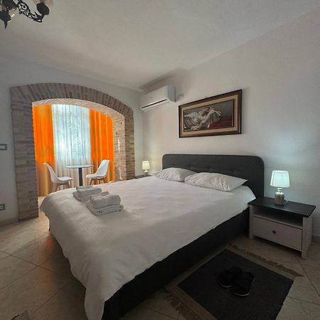 Xhelo'S Rooms Тирана Экстерьер фото