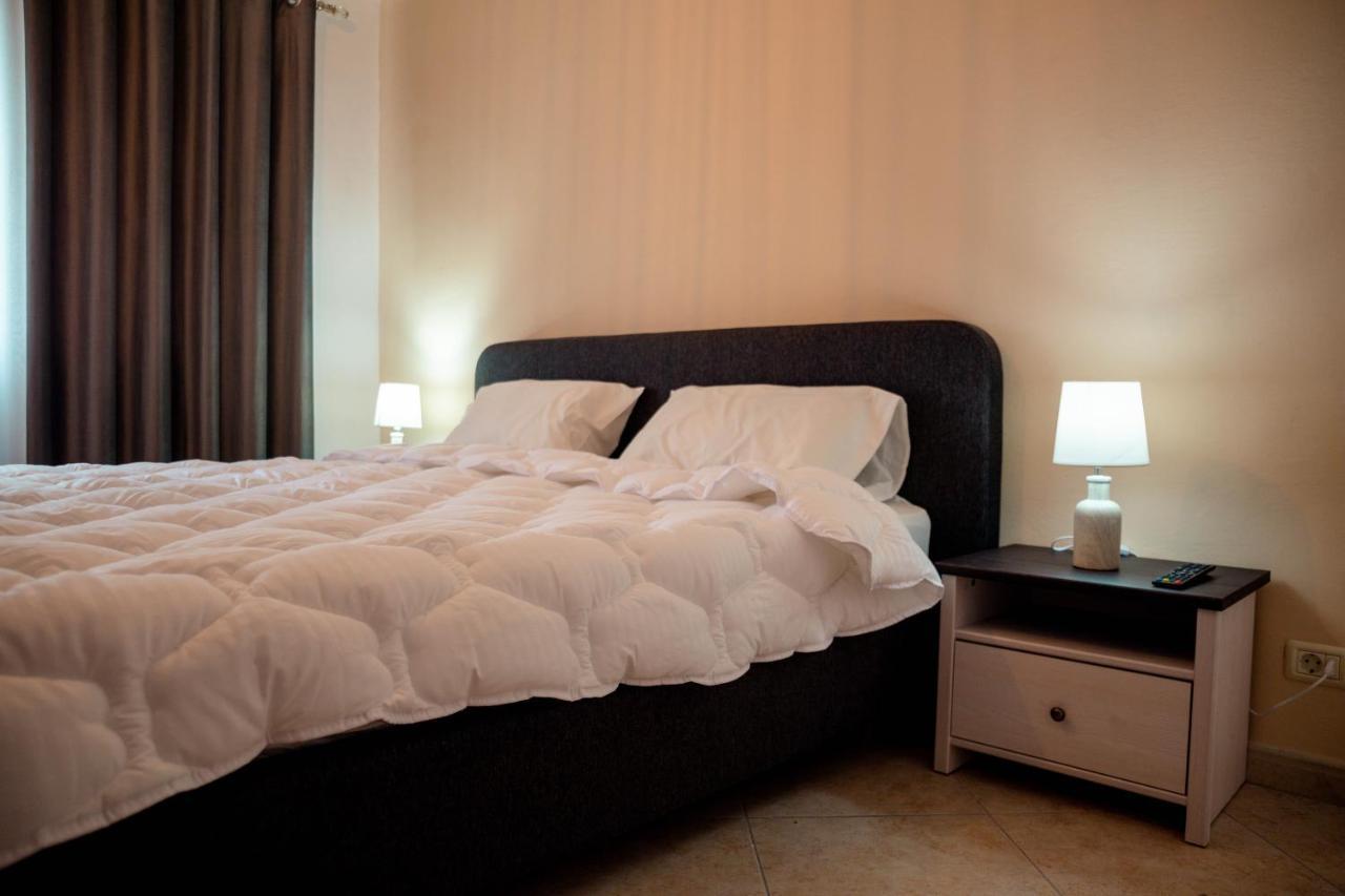 Xhelo'S Rooms Тирана Экстерьер фото